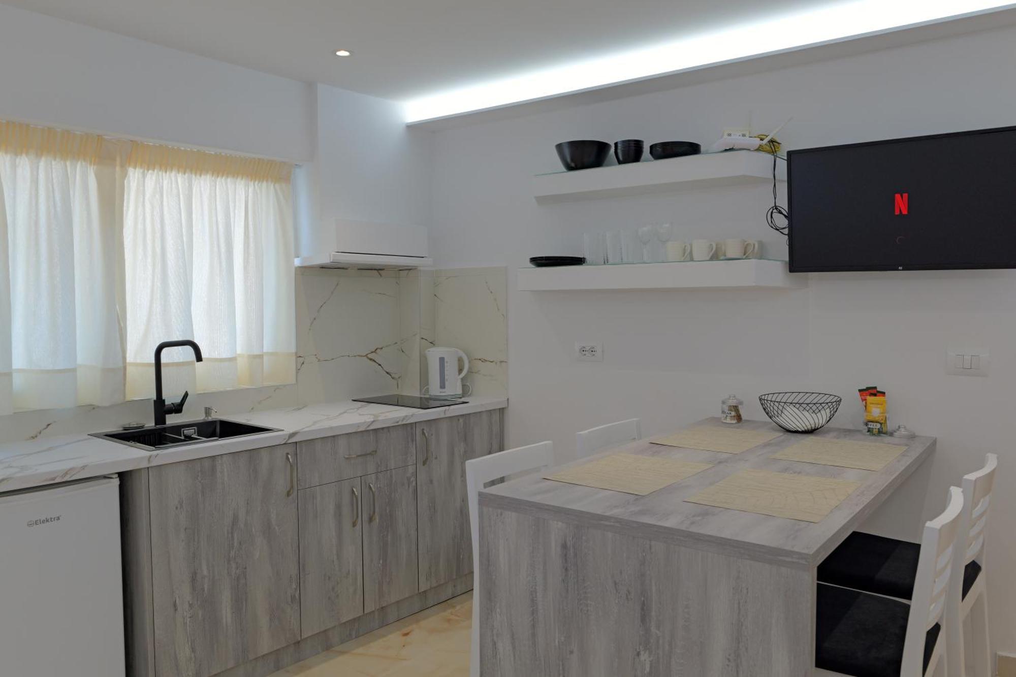 Livia'S Guesthouse クサミル エクステリア 写真