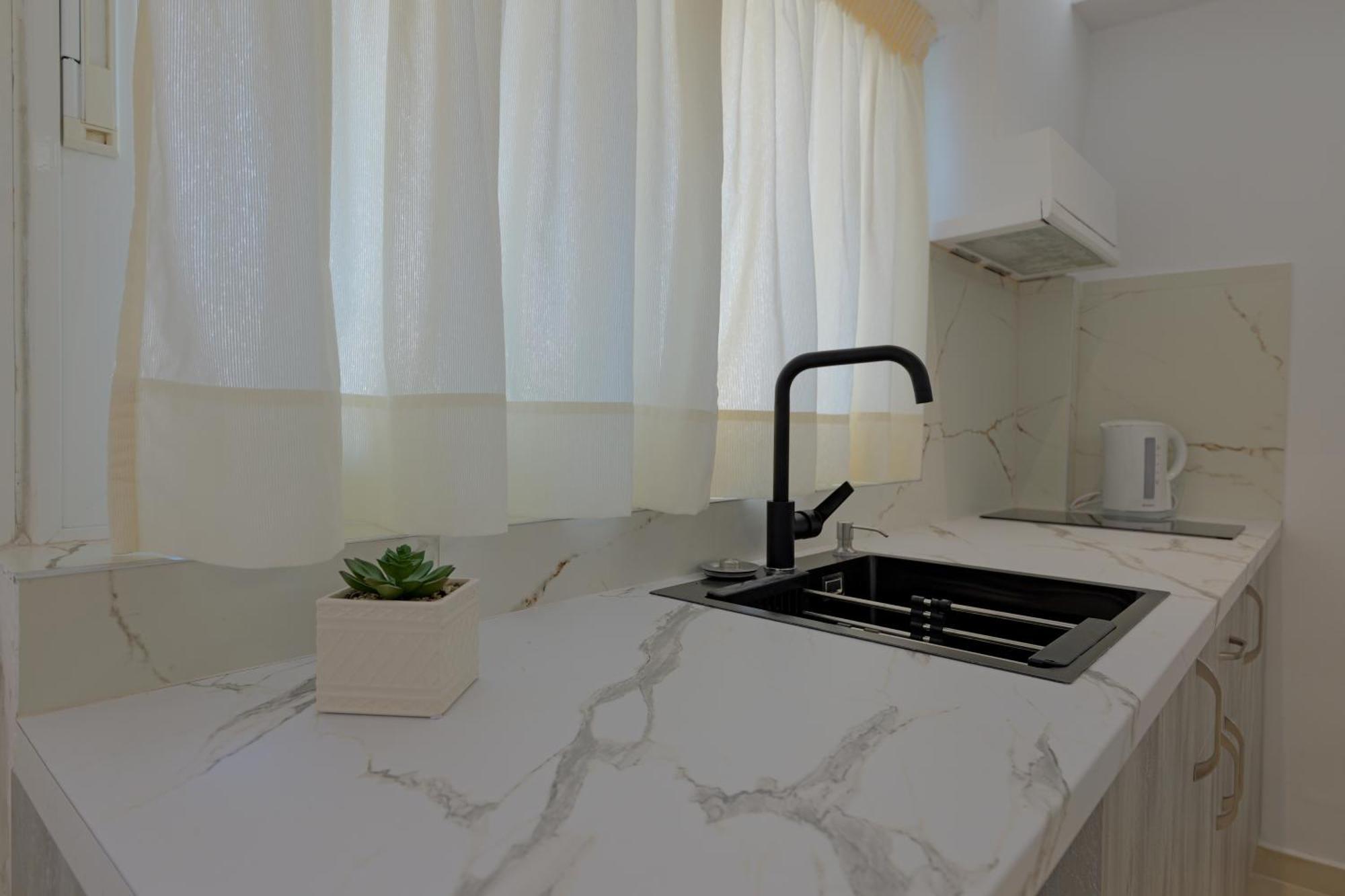 Livia'S Guesthouse クサミル エクステリア 写真