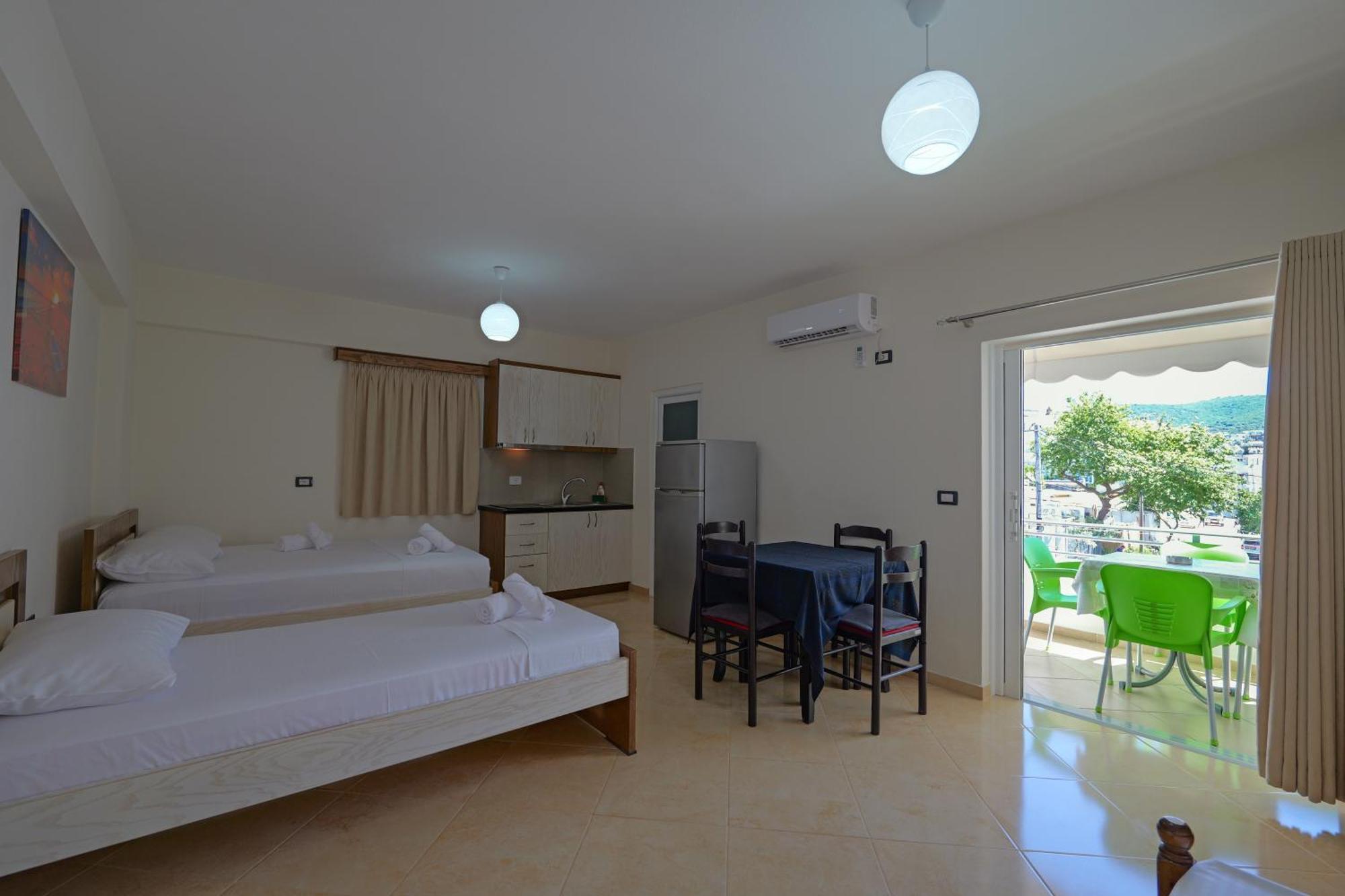 Livia'S Guesthouse クサミル エクステリア 写真