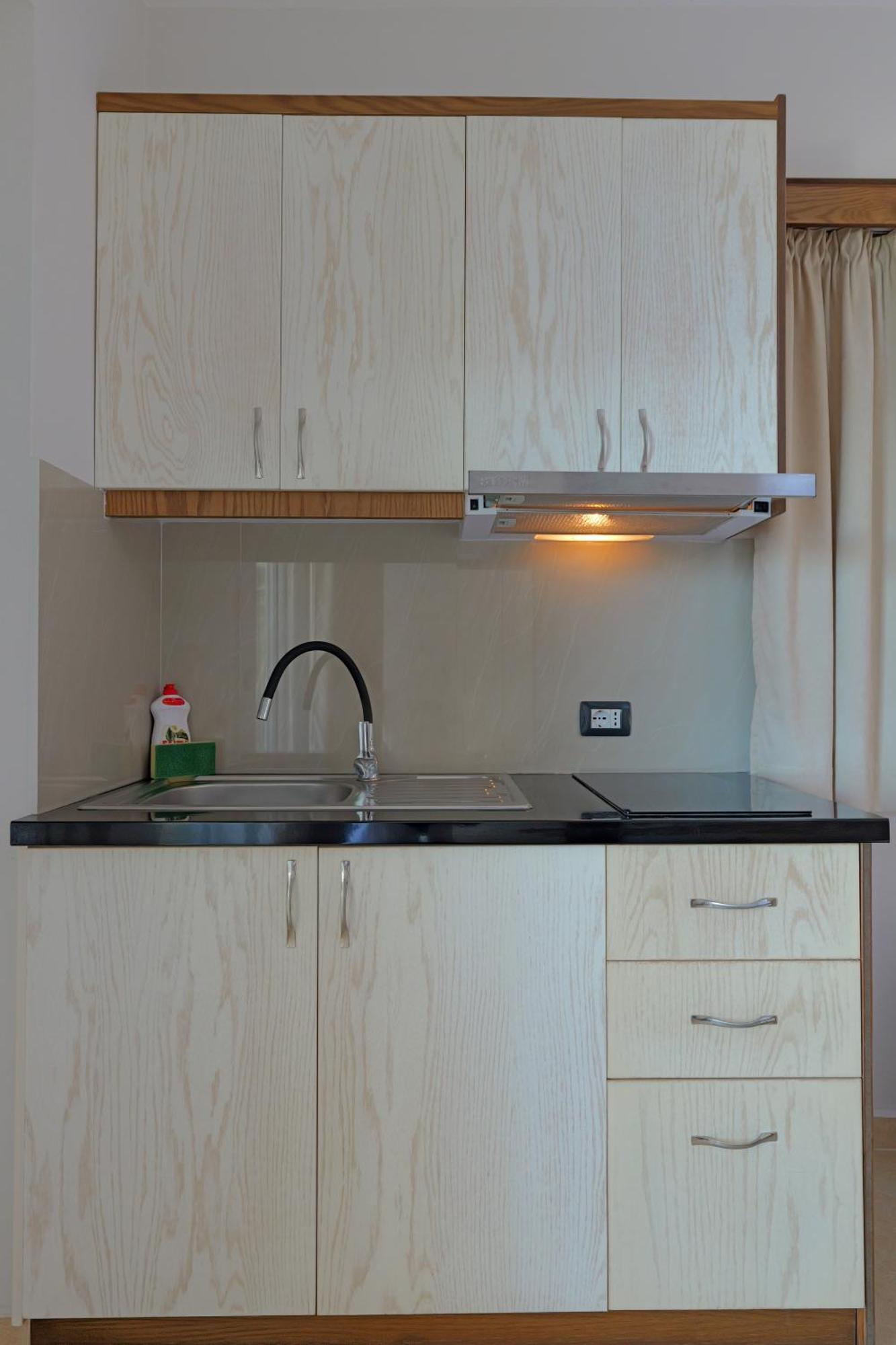 Livia'S Guesthouse クサミル エクステリア 写真